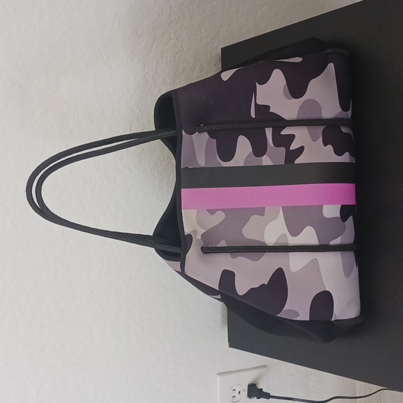 HAUTE SHORE Handbags - Haute Shore Greyson Tote